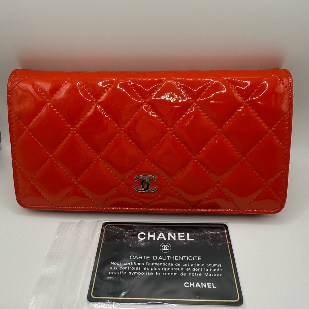 Chanel Timeless/classique patent leather wallet clutch